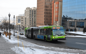 bus por calles de Quebec